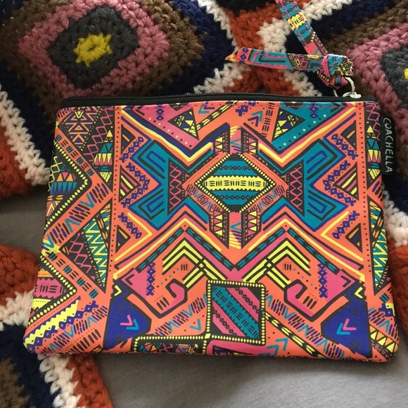 H&M Coachella Handbags - NEW H & M Coachella Aztec Zipper Case Festival